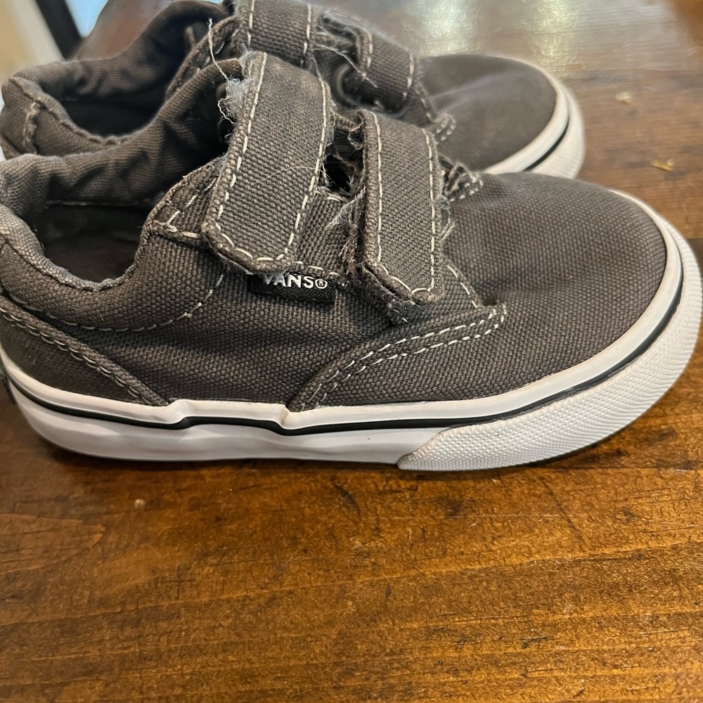 Toddler shoe size 6 great condition vans